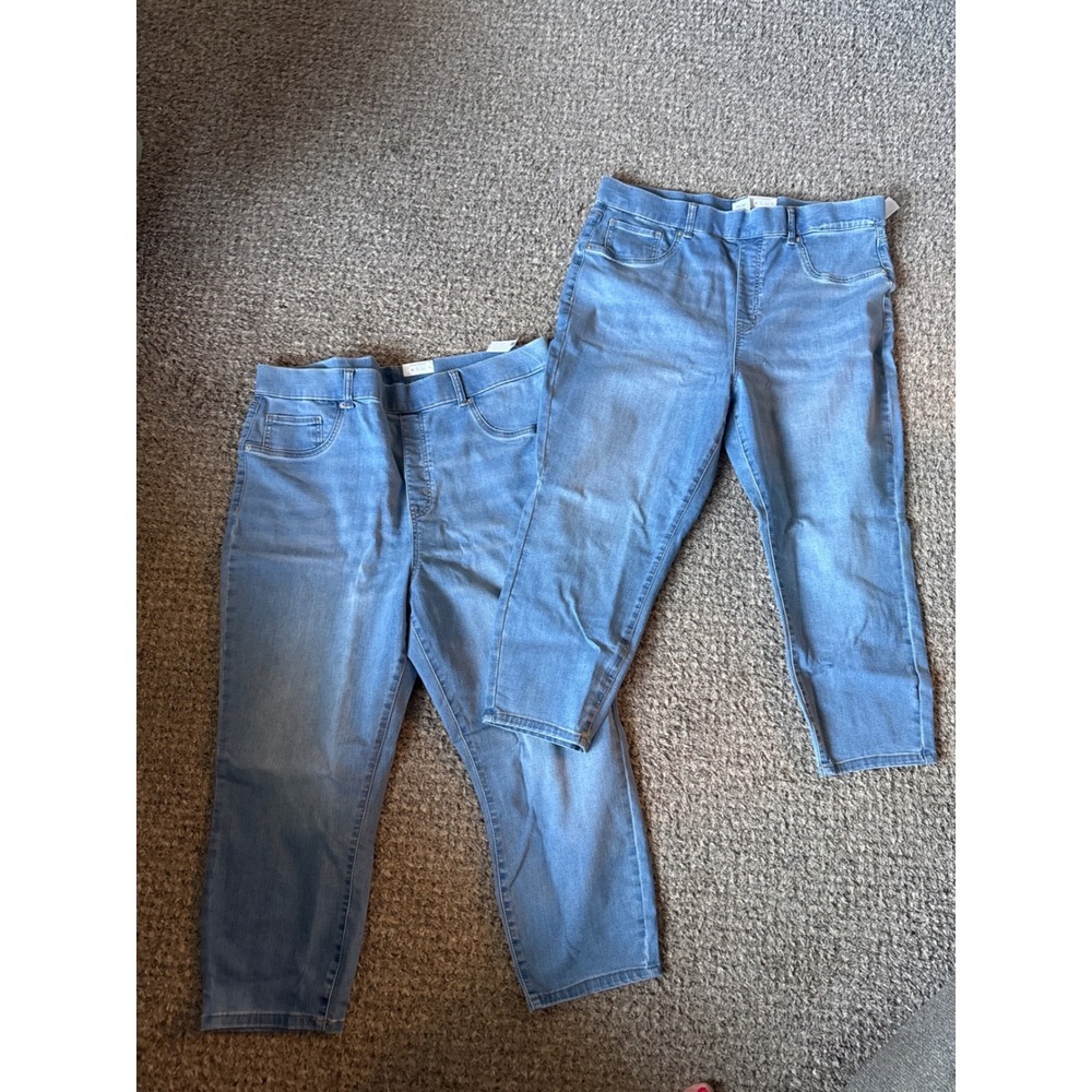 Set of 2 Time and Tru Women Medium Wash High Rise Jegging Capri Pants